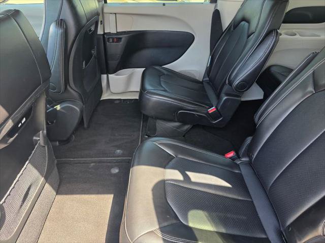 Certified 2024 Chrysler Pacifica Touring-L FWD image 15