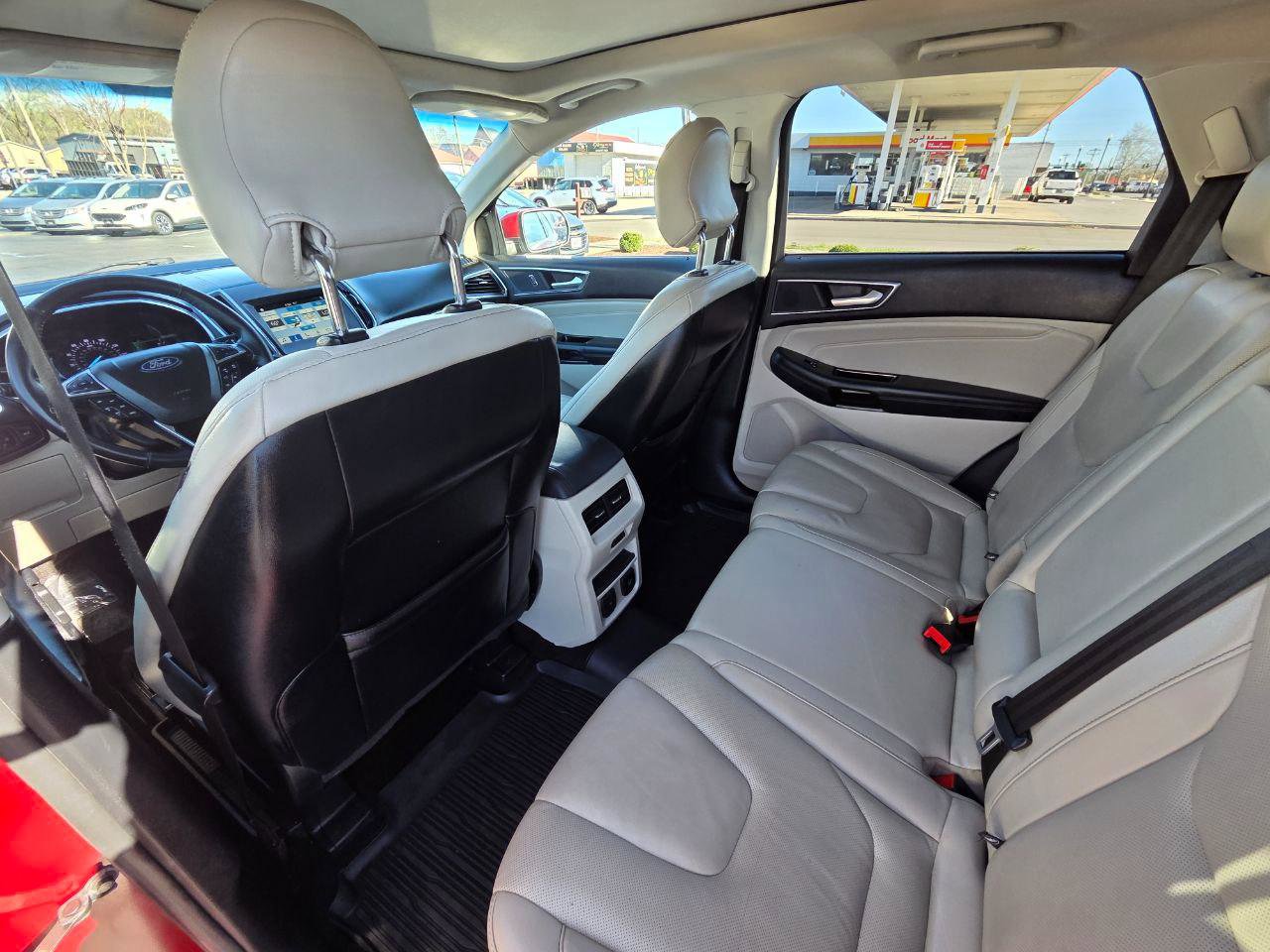 Used 2018 Ford Edge Titanium w/ Equipment Group 301A image 16