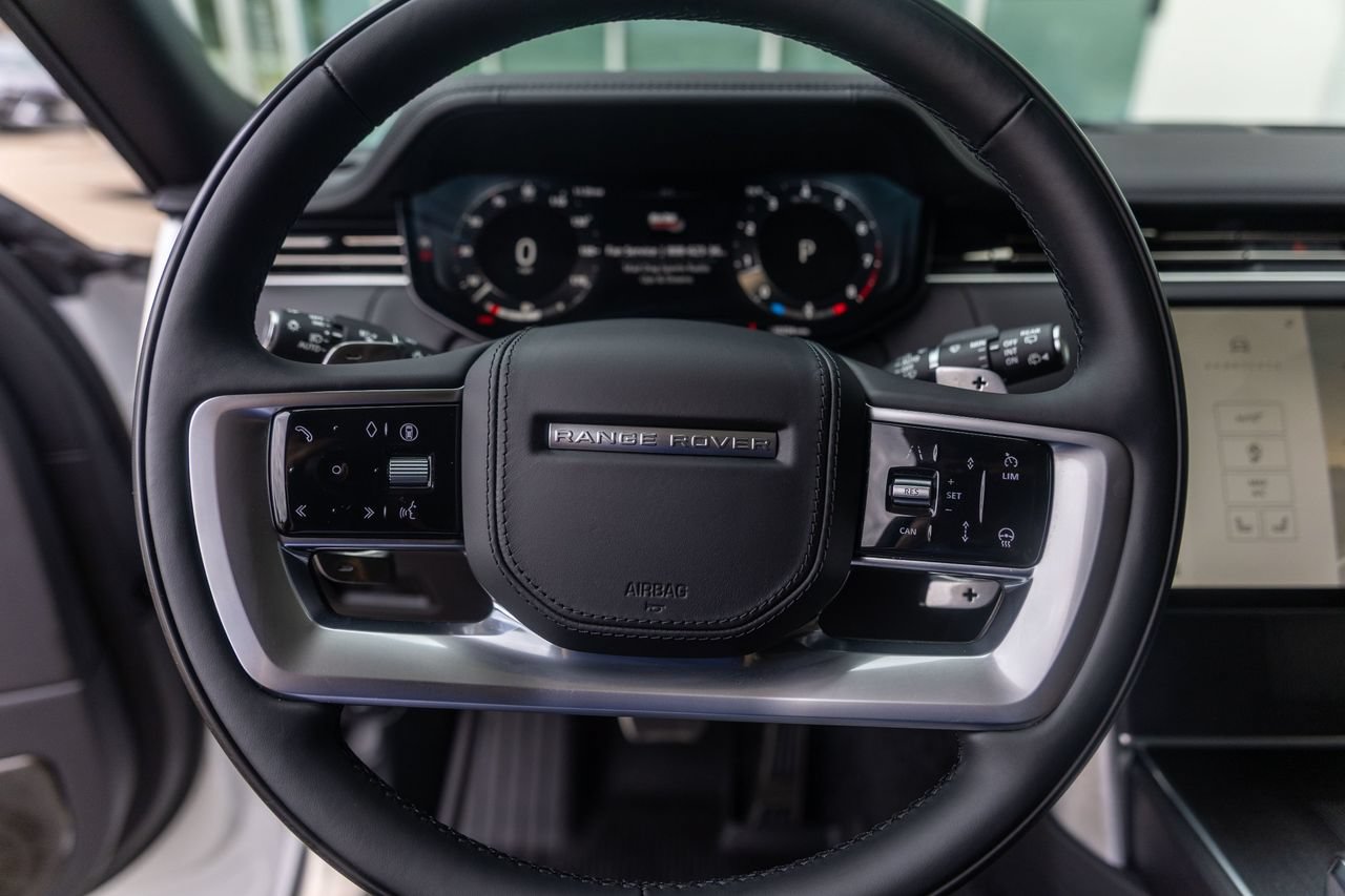 Used 2025 Land Rover Range Rover Long Wheelbase Autobiography AWD/4WD image 26