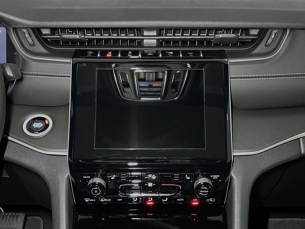 New 2025 Jeep Grand Cherokee L Altitude AWD/4WD image 8