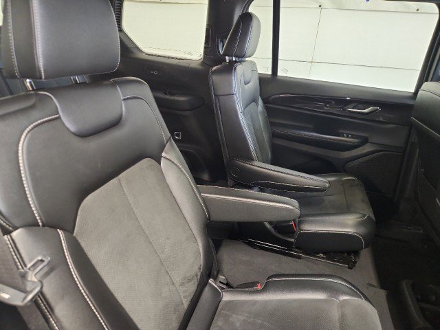 Used 2023 Jeep Grand Cherokee L Laredo image 13