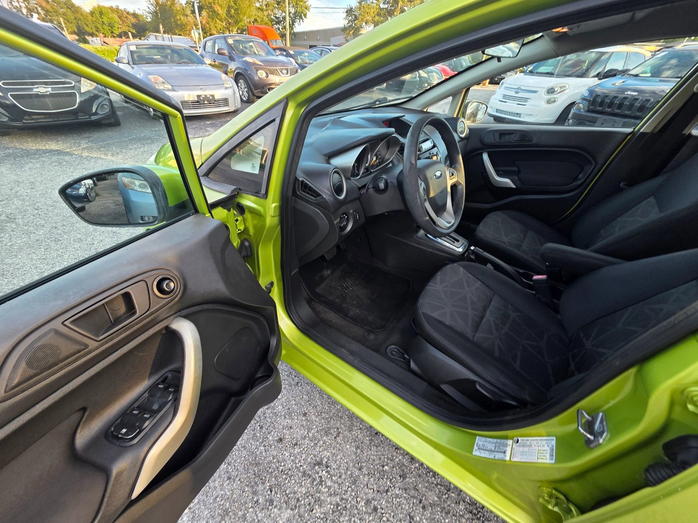 Used 2013 Ford Fiesta SE FWD image 12