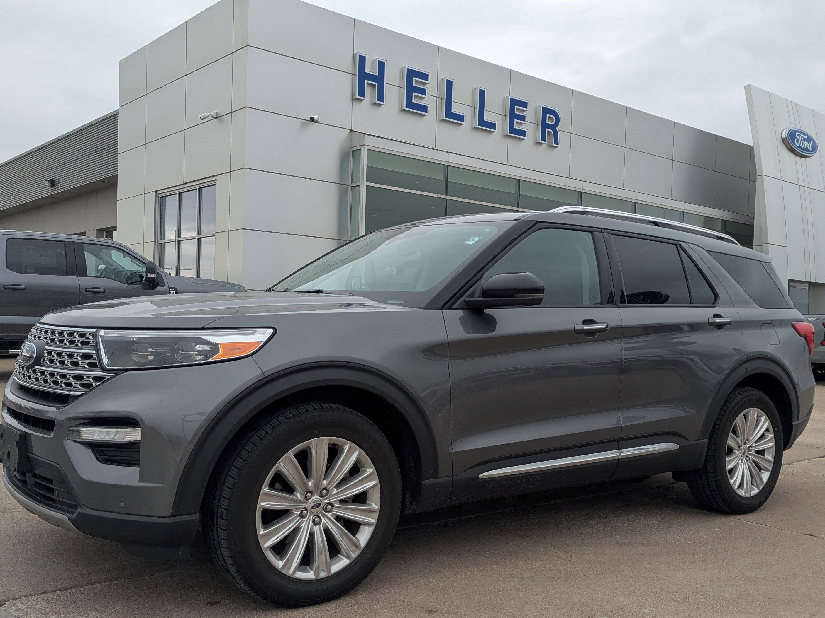 Used 2021 Ford Explorer Limited w/ Equipment Group 301A image 3