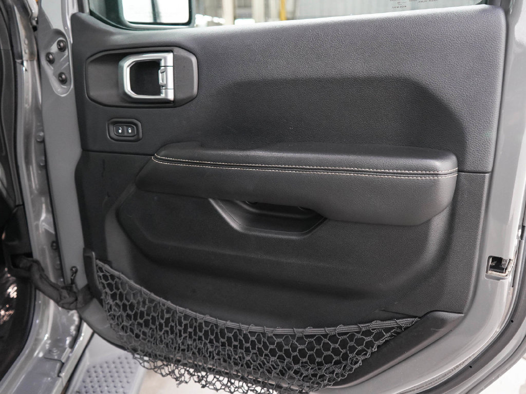 Used 2019 Jeep Wrangler Unlimited Sahara AWD/4WD image 9