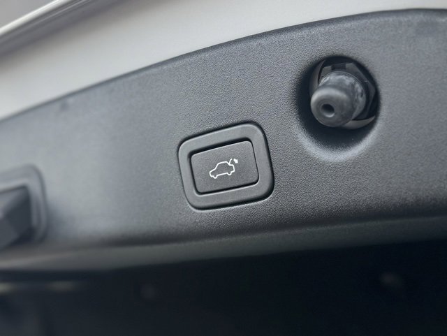 Used 2019 Jaguar XJ L Supercharged image 37