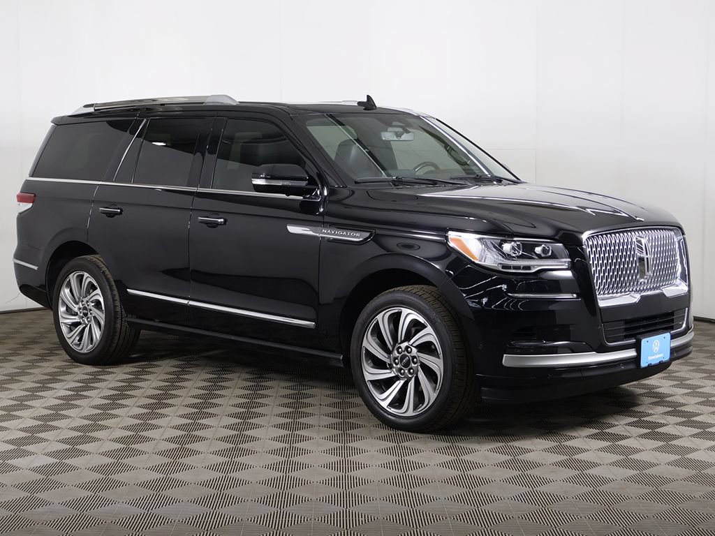 Used 2023 Lincoln Navigator Reserve AWD/4WD image 2