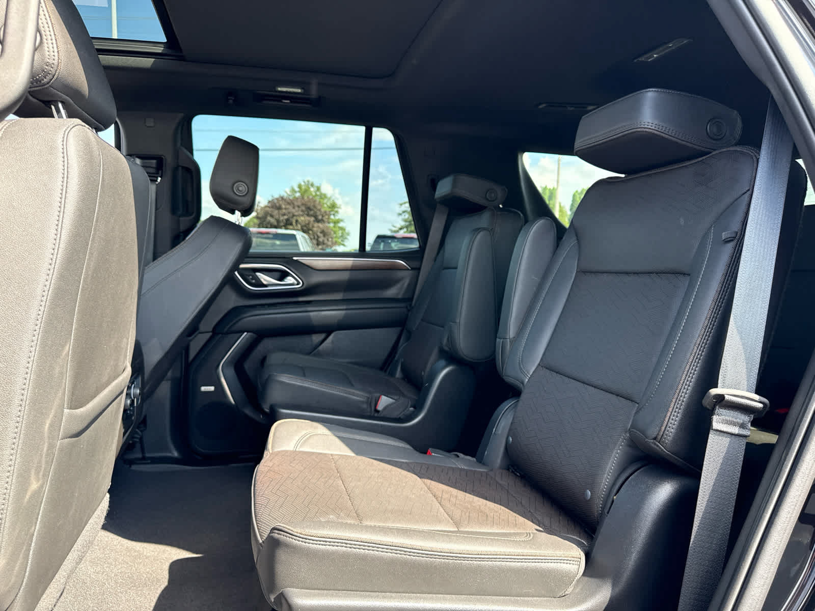 Certified 2023 Chevrolet Tahoe High Country AWD/4WD image 23