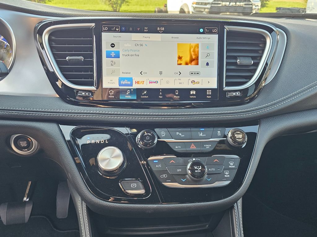 New 2026 Chrysler Pacifica Limited image 19