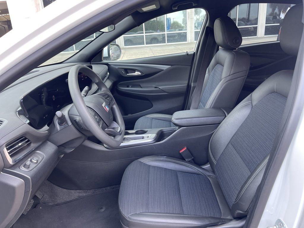 Used 2025 Buick Envista Preferred image 8