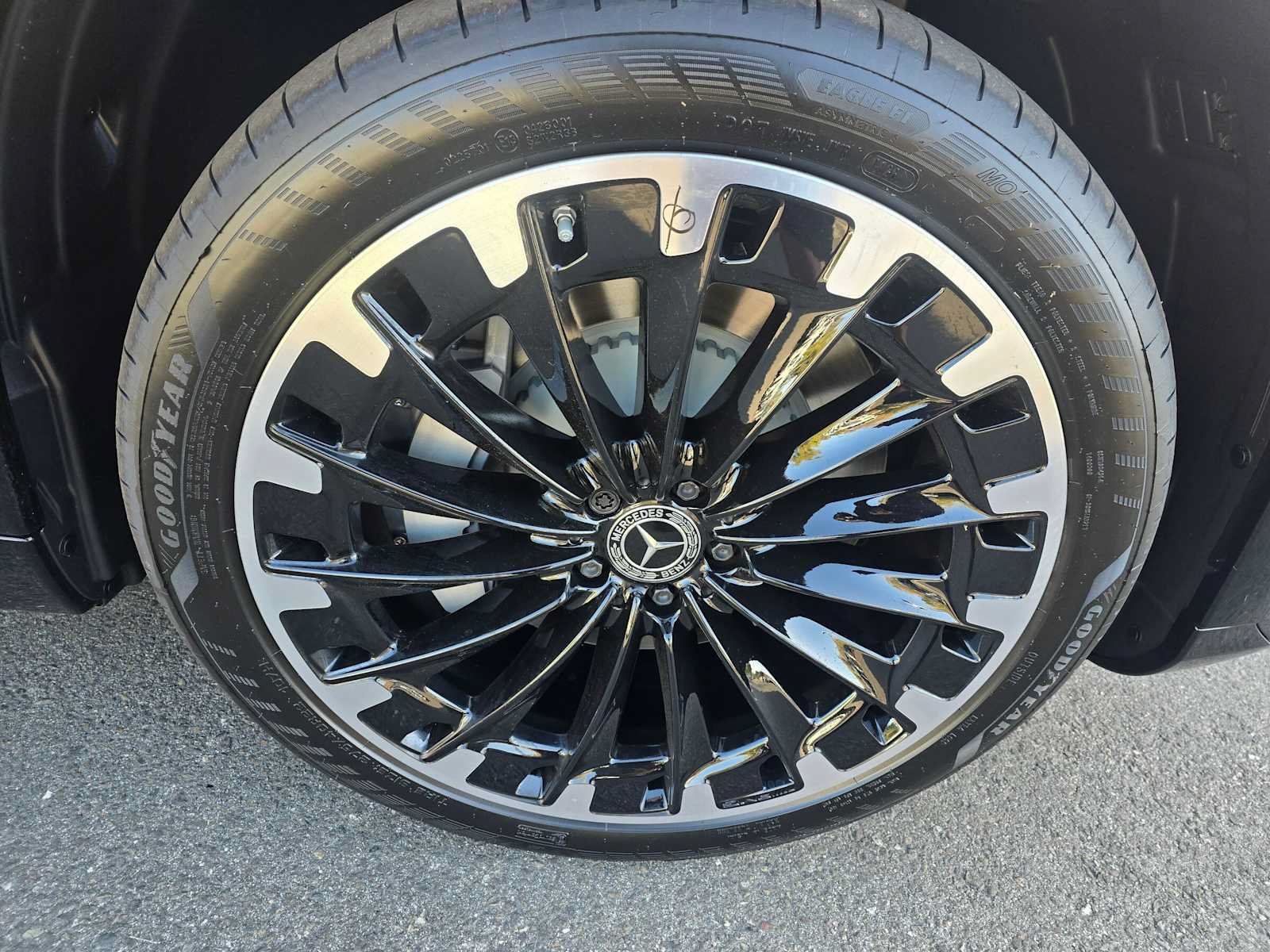 New 2027 Mercedes-Benz EQS 400 4MATIC SUV image 9