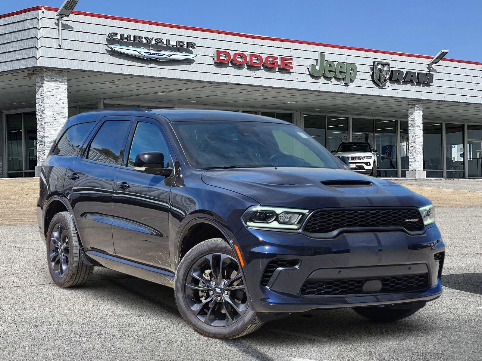 Used 2025 Dodge Durango GT image 1