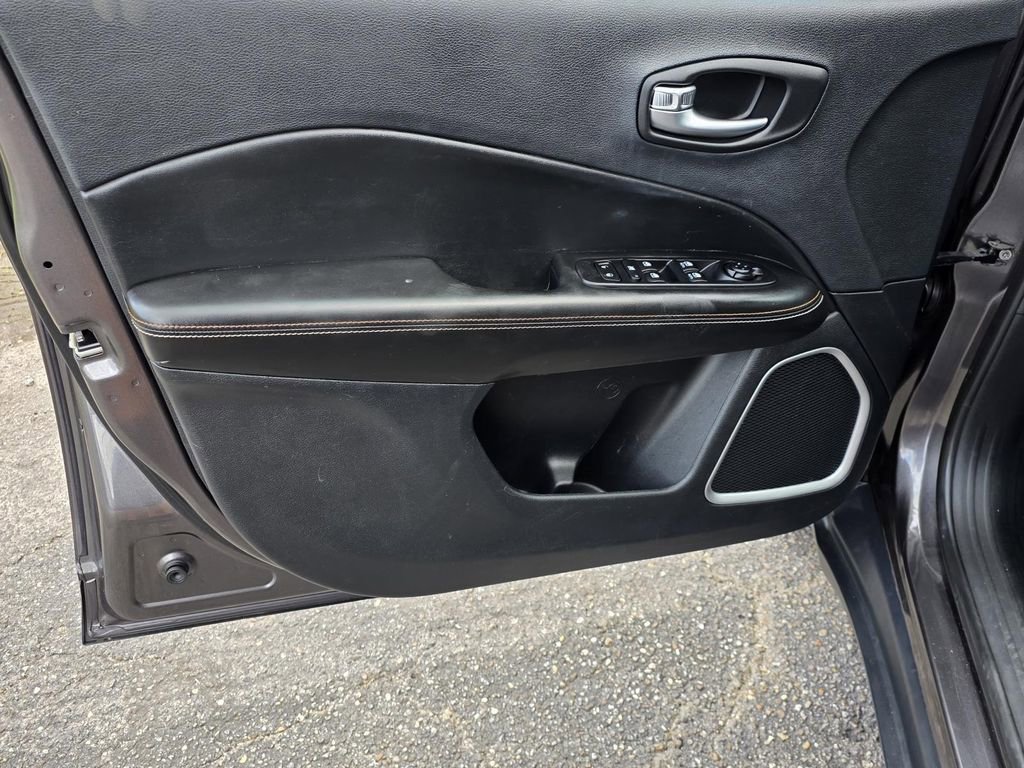 Used 2019 Jeep Compass Latitude FWD image 29