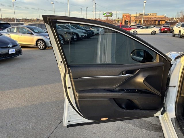 Used 2018 Toyota Camry XSE image 9