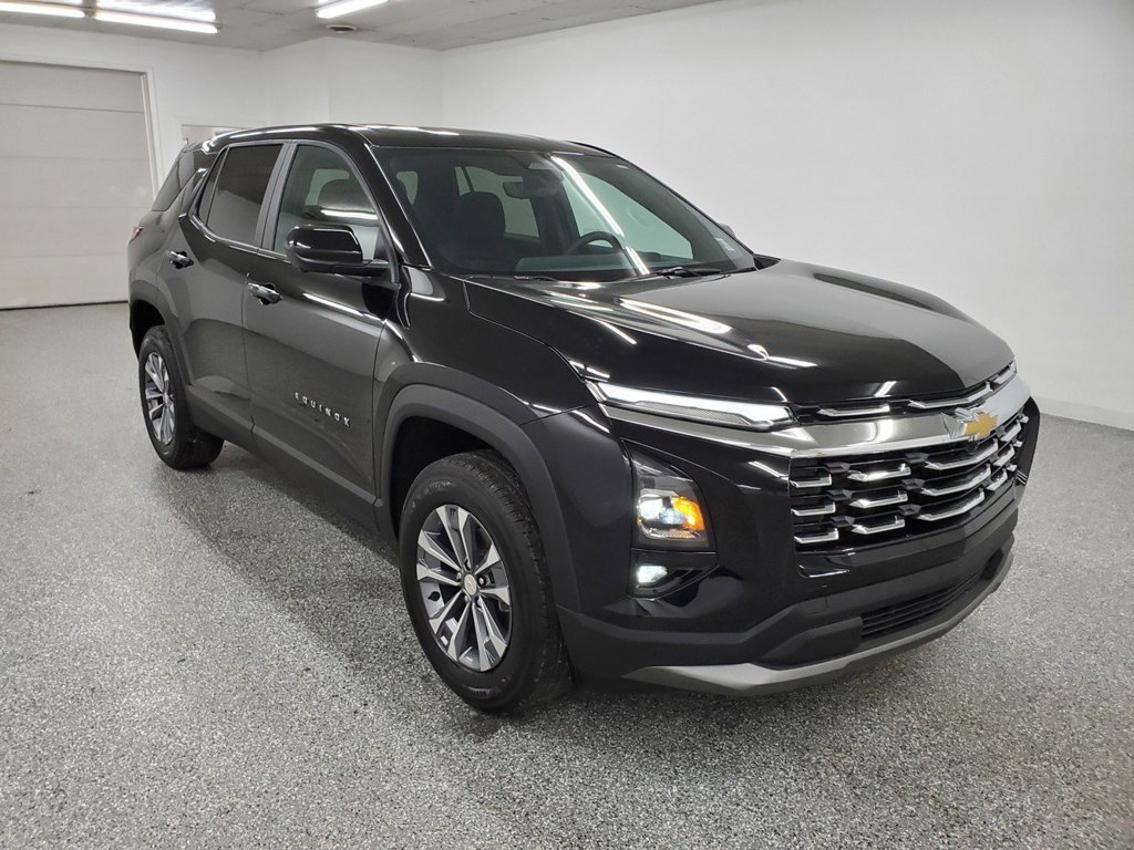 Used 2025 Chevrolet Equinox LT w/ Safety and Technology Package FWD image 3