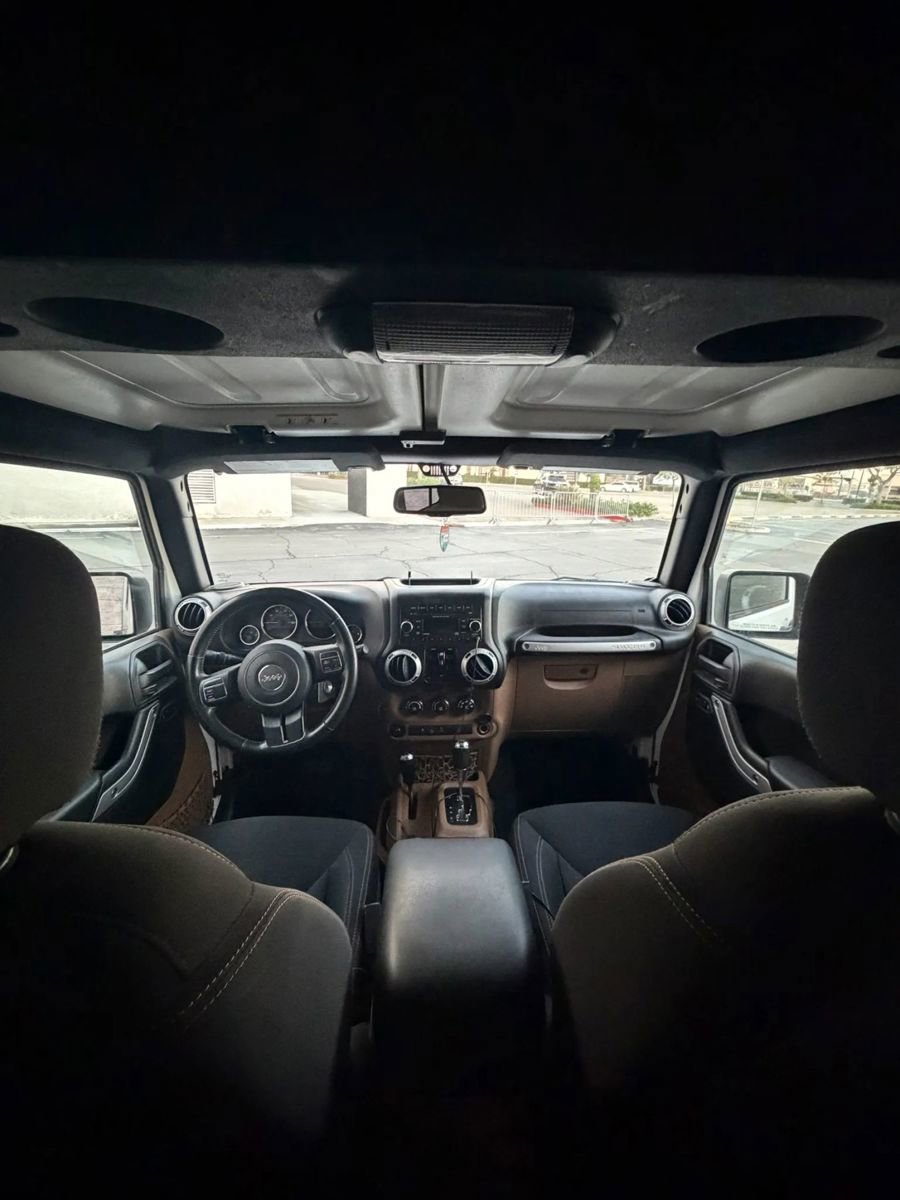 Used 2016 Jeep Wrangler Unlimited Rubicon w/ Max Tow Package image 10