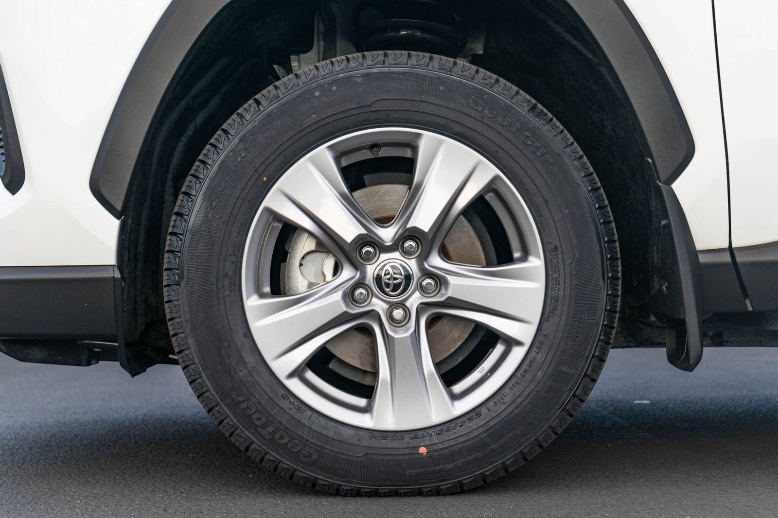 Certified 2025 Toyota RAV4 LE AWD/4WD image 5