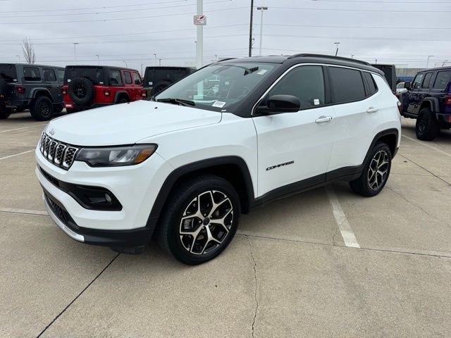 Certified 2025 Jeep Compass Limited image 3