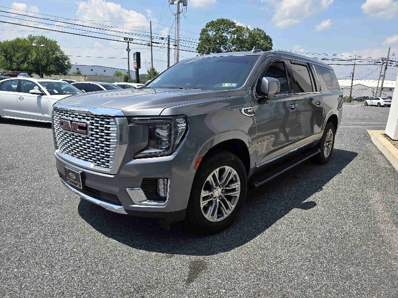 Used 2021 GMC Yukon XL SLT w/ SLT Premium Package image 7
