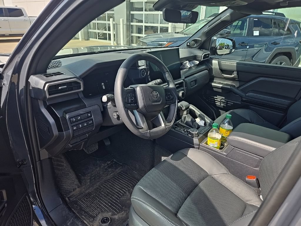 Used 2025 Toyota 4Runner Limited AWD/4WD image 12