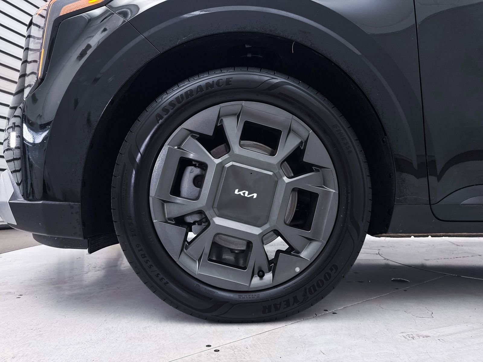 Certified 2025 Kia Carnival EX image 15