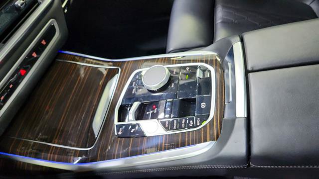 Used 2026 BMW X7 xDrive40i AWD/4WD image 16