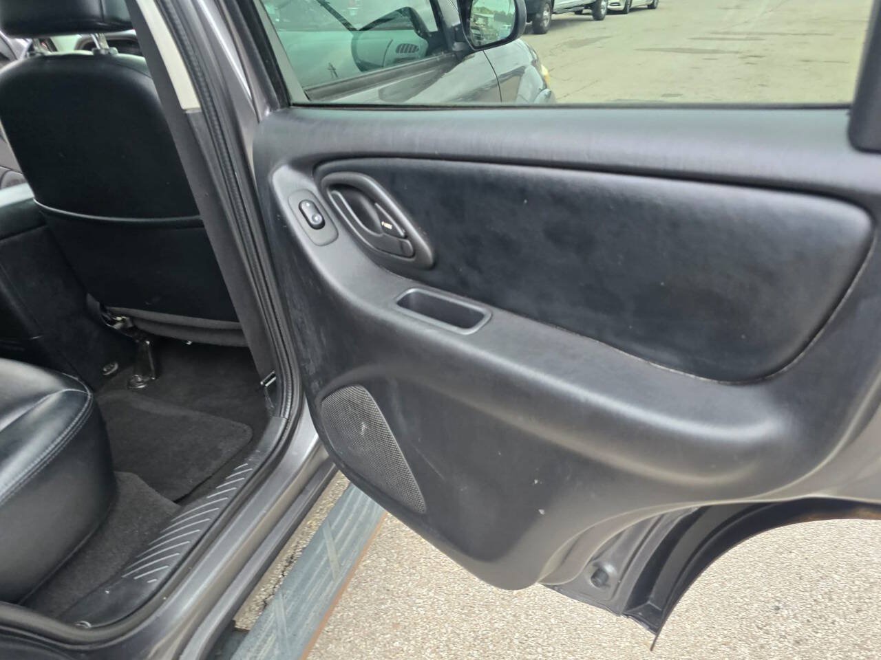Used 2005 Ford Escape Limited FWD image 16