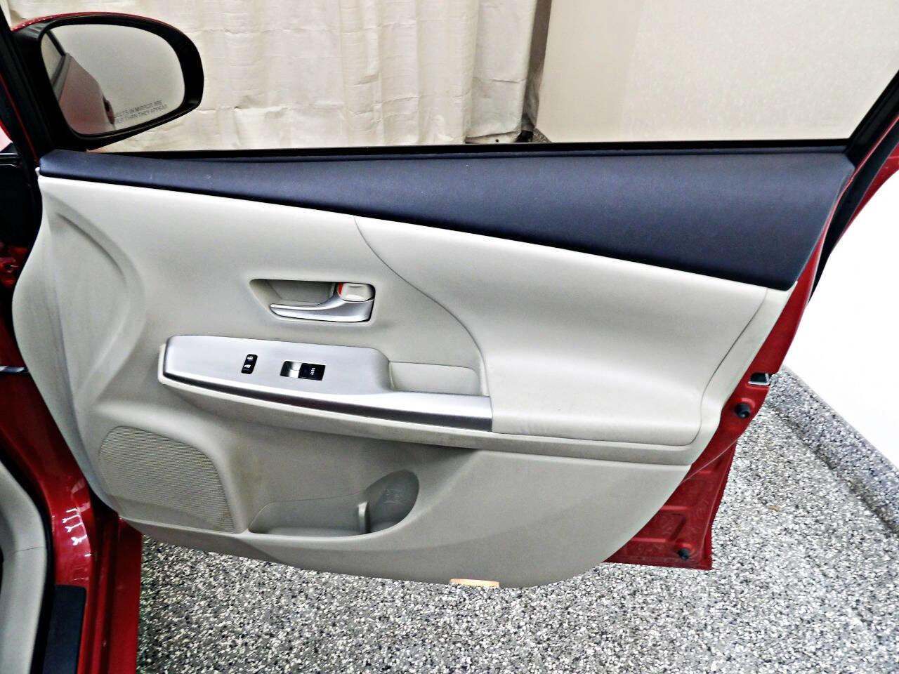 Used 2014 Toyota Prius V Five image 11