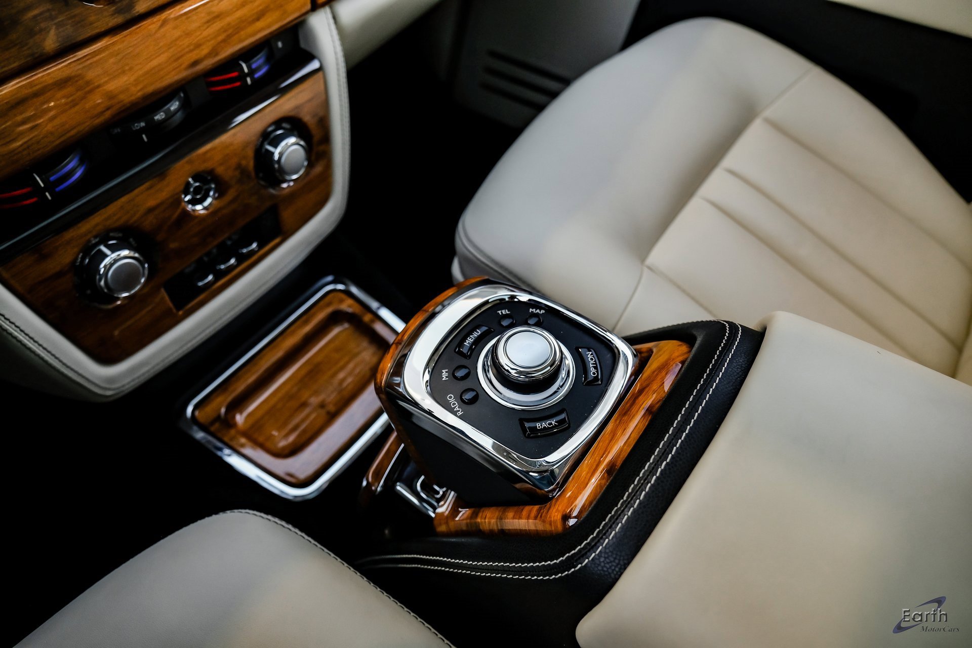 Used 2014 Rolls-Royce Phantom Sedan image 48