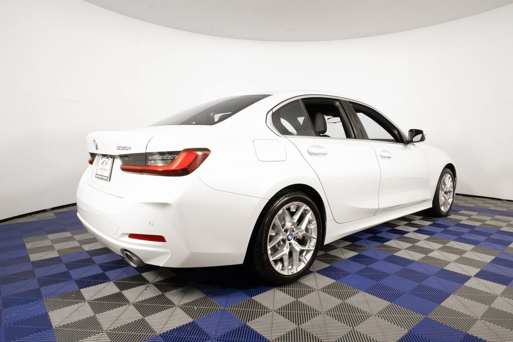 Used 2025 BMW 330i Sedan image 5