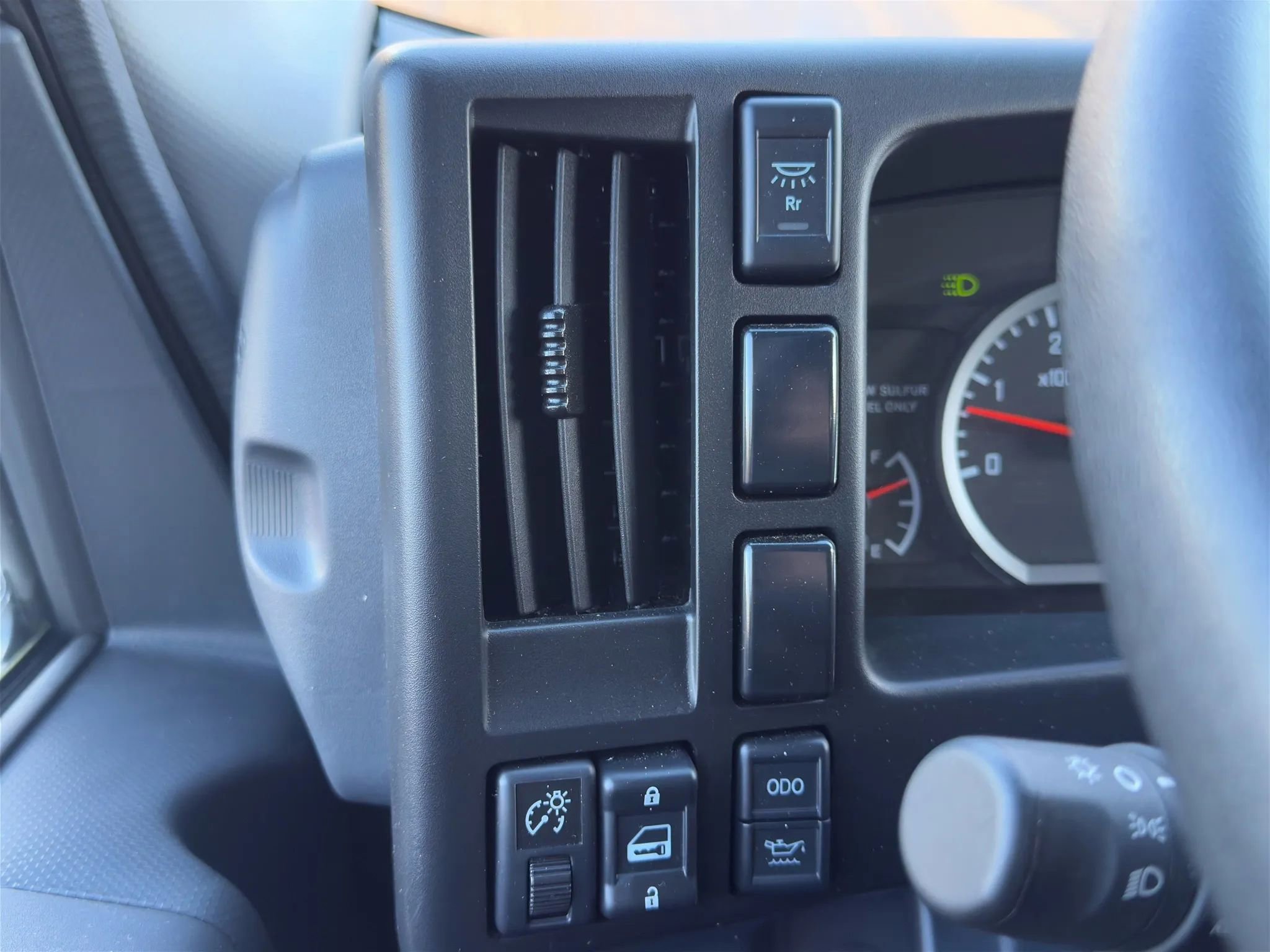 Used 2023 Isuzu NPR image 18