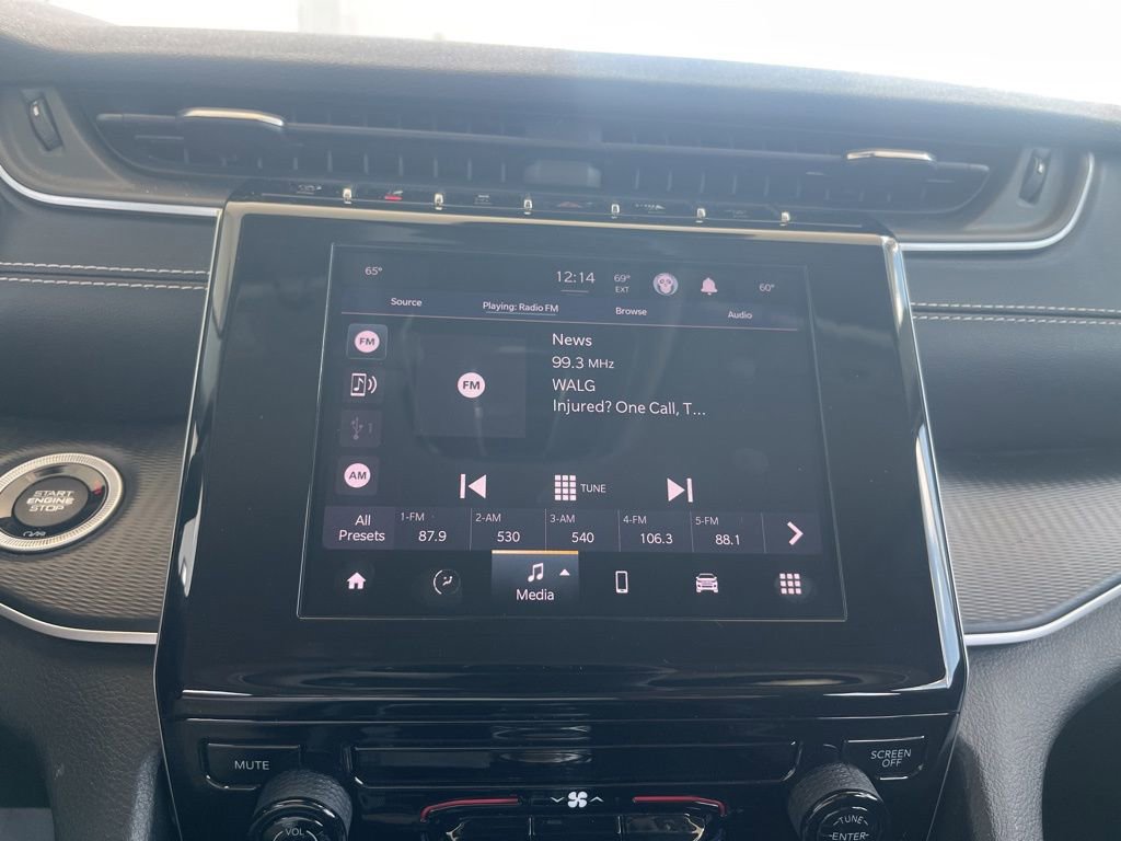 Used 2023 Jeep Grand Cherokee Laredo image 18