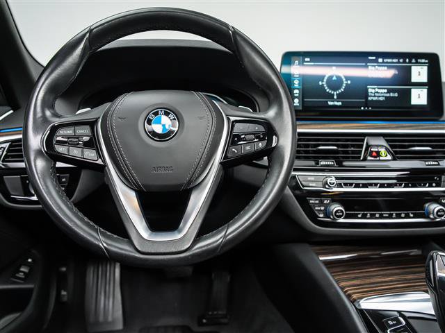Used 2021 BMW 530e w/ Convenience Package RWD image 17