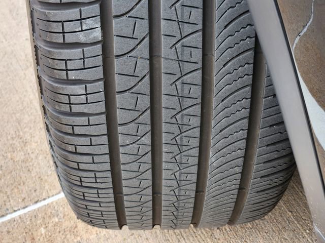 Used 2025 Land Rover Discovery S image 11