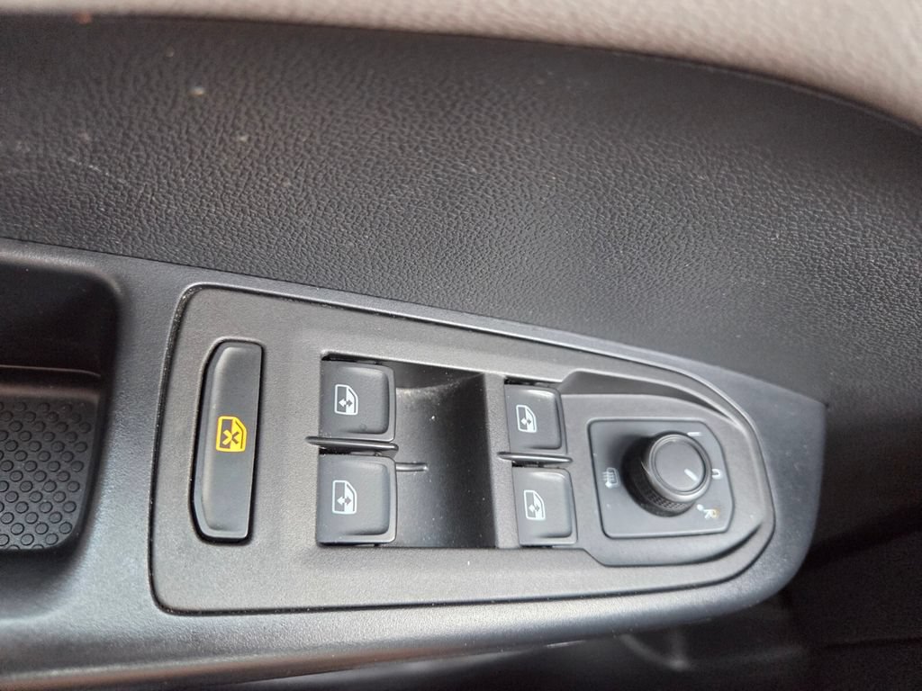 Used 2024 Volkswagen Taos SE FWD image 18
