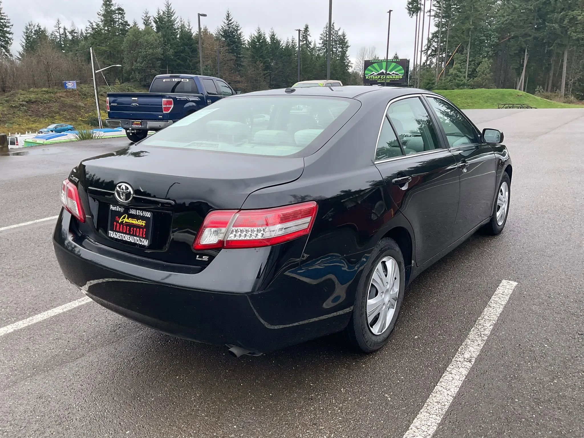 Used 2011 Toyota Camry LE image 5