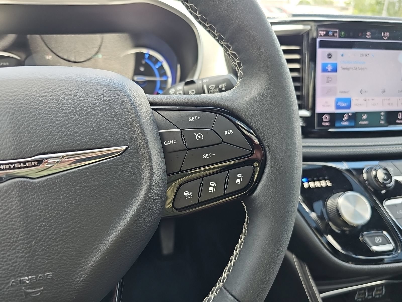Used 2024 Chrysler Pacifica Premium FWD image 15