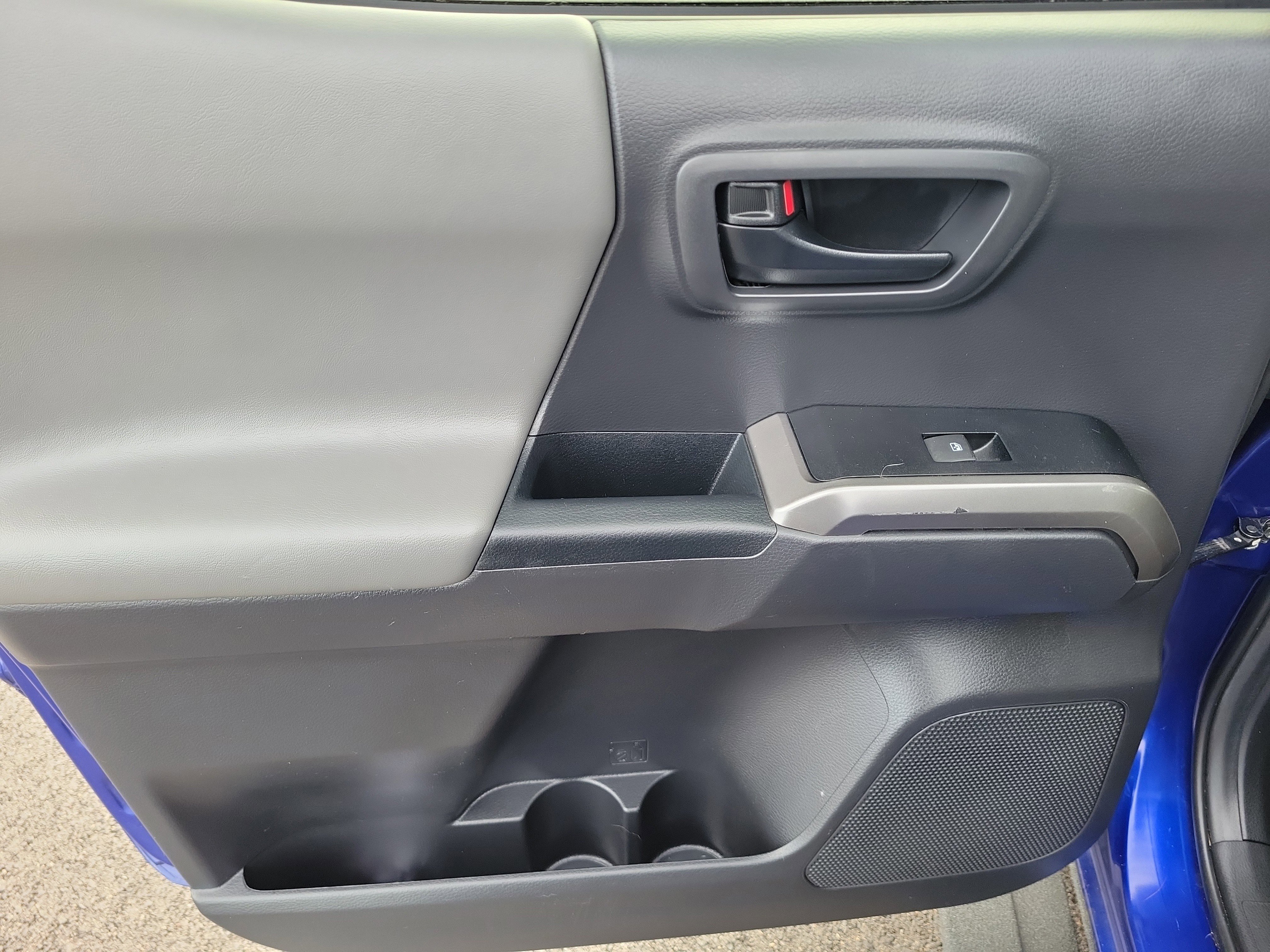 Used 2022 Toyota Tacoma SR5 image 10