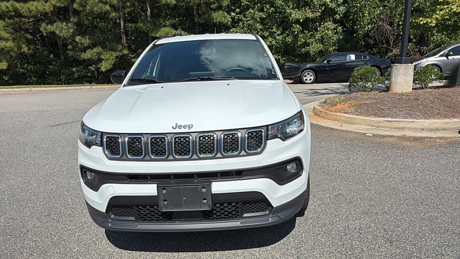 Used 2024 Jeep Compass Latitude AWD/4WD image 3