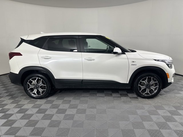 Used 2023 Kia Seltos LX image 2