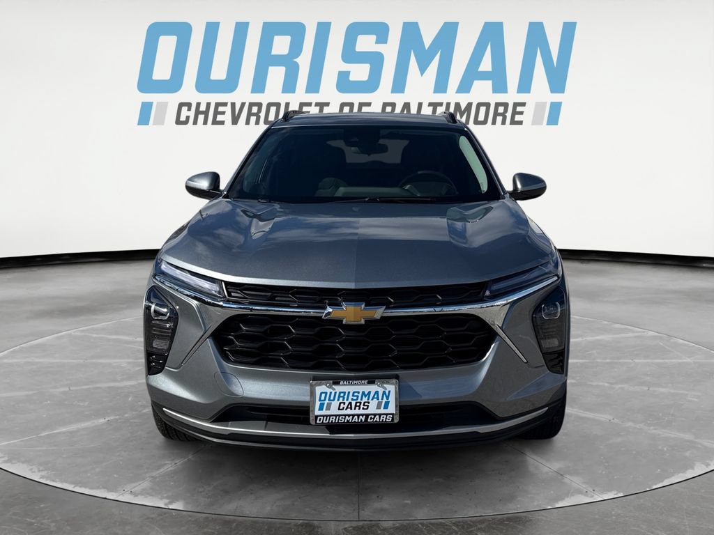 Used 2025 Chevrolet Trax LT w/ Driver Confidence Package FWD image 8