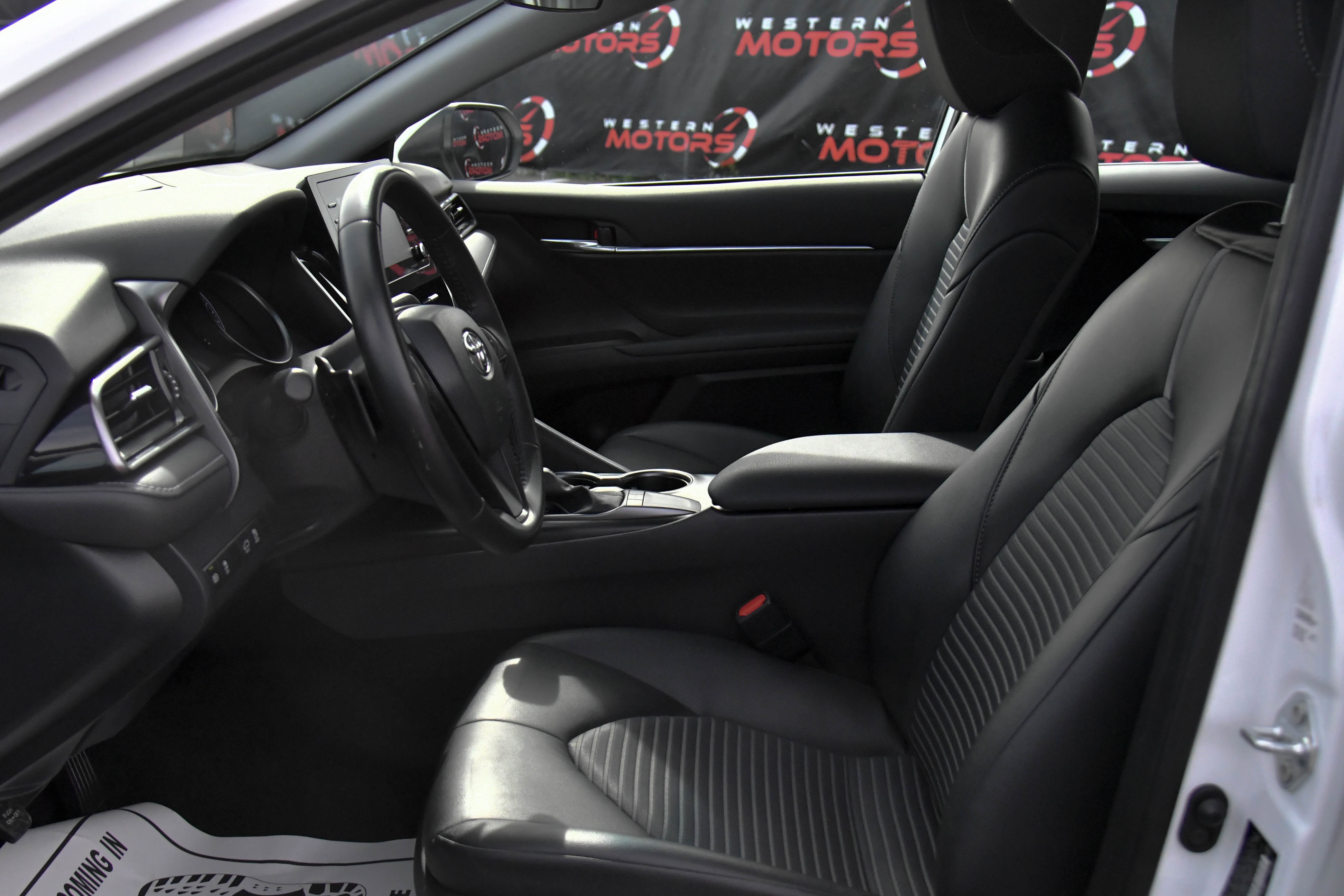 Used 2024 Toyota Camry SE image 18