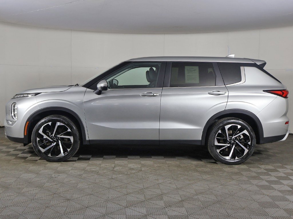 Used 2024 Mitsubishi Outlander SE Black Edition image 18