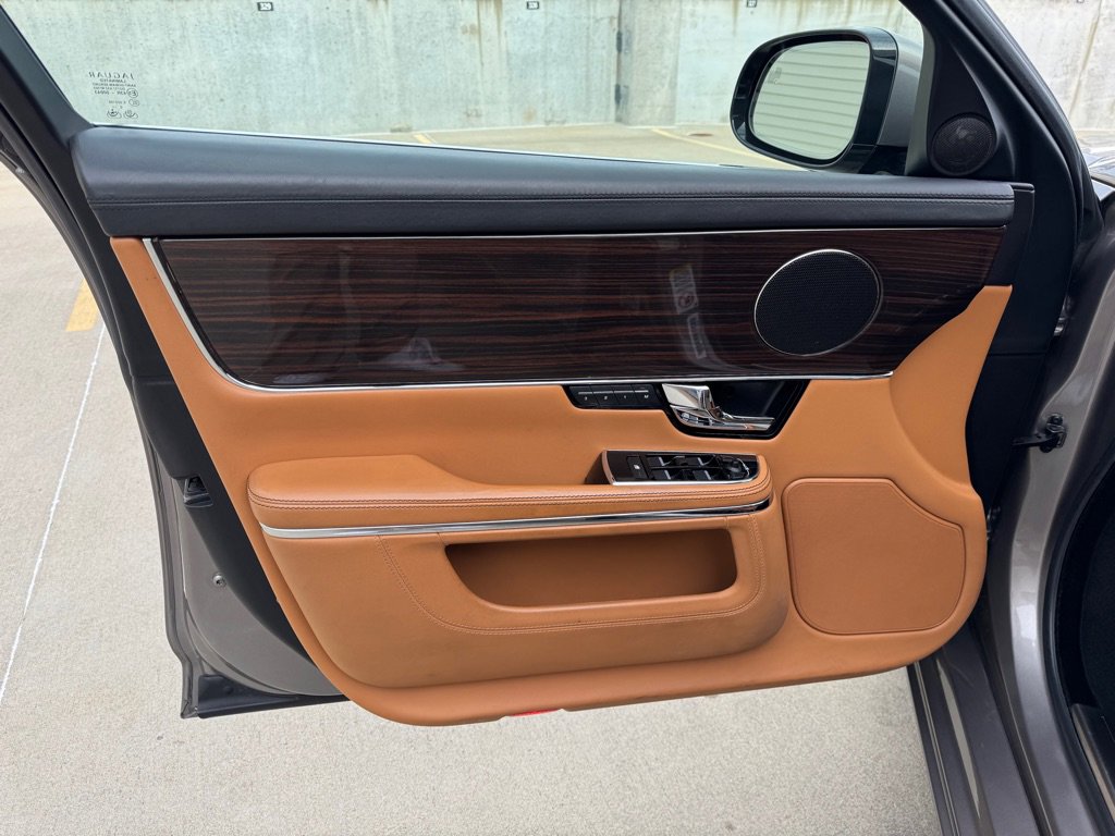 Used 2011 Jaguar XJ L image 10