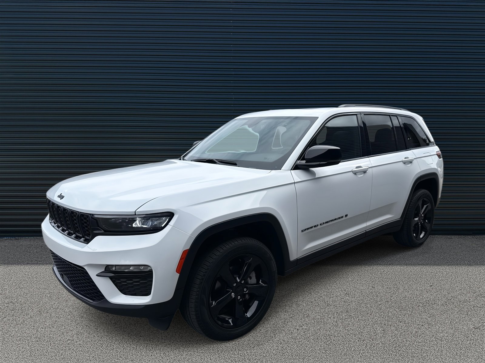 Used 2025 Jeep Grand Cherokee Limited w/ Black Appearance Package