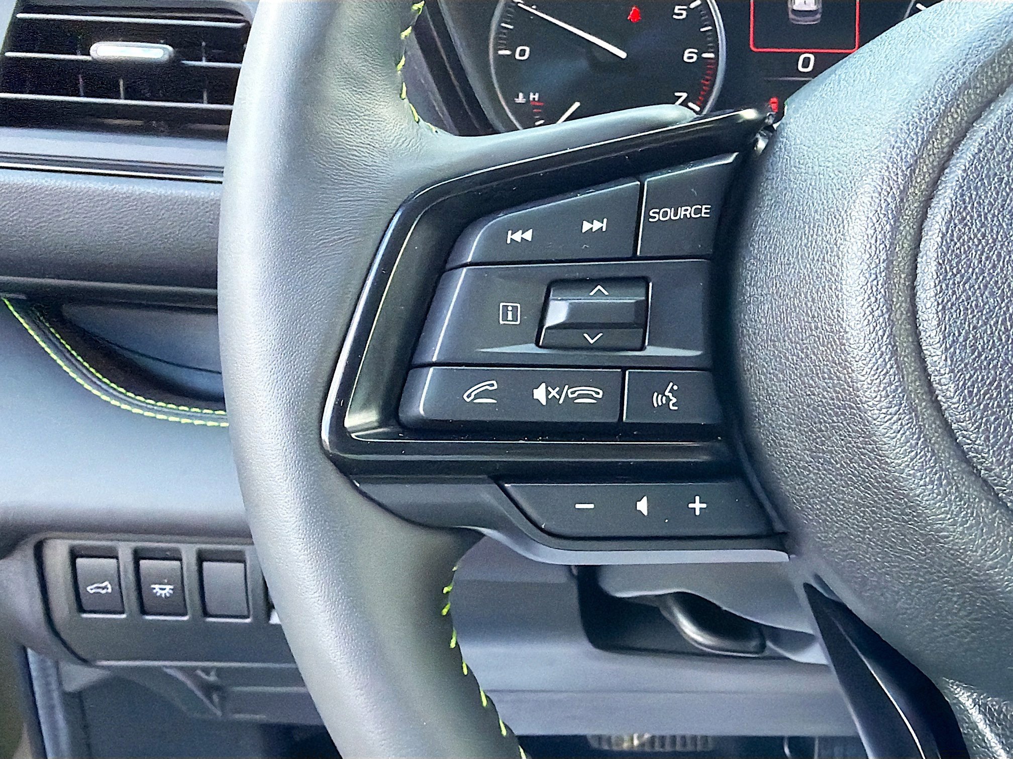 Certified 2025 Subaru Ascent Bronze Edition w/ Onyx Package image 38