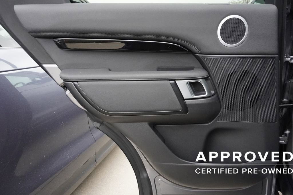 Used 2025 Land Rover Discovery S image 28