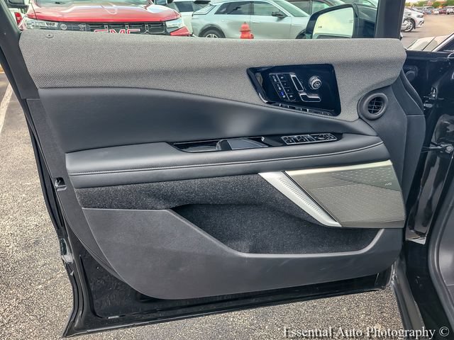 Certified 2025 Cadillac Optiq Luxury 2 w/ LPO, Floor Liner Package AWD/4WD image 30