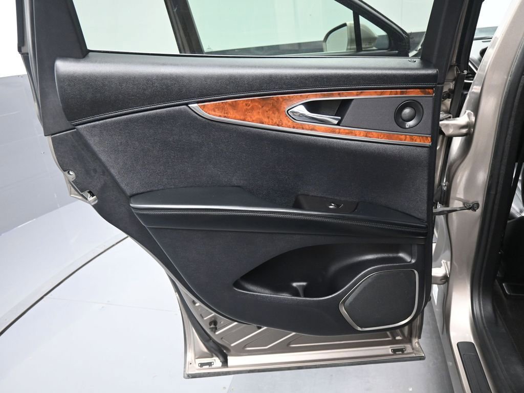 Used 2019 Lincoln Nautilus Reserve image 8