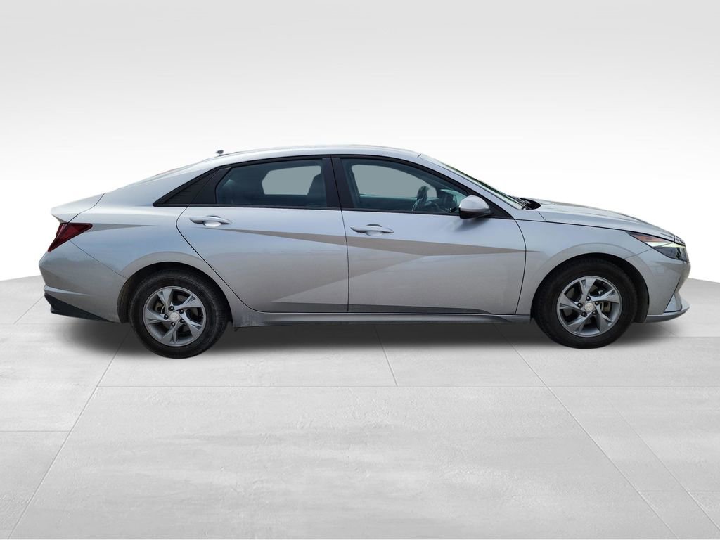 Used 2023 Hyundai Elantra SE image 9