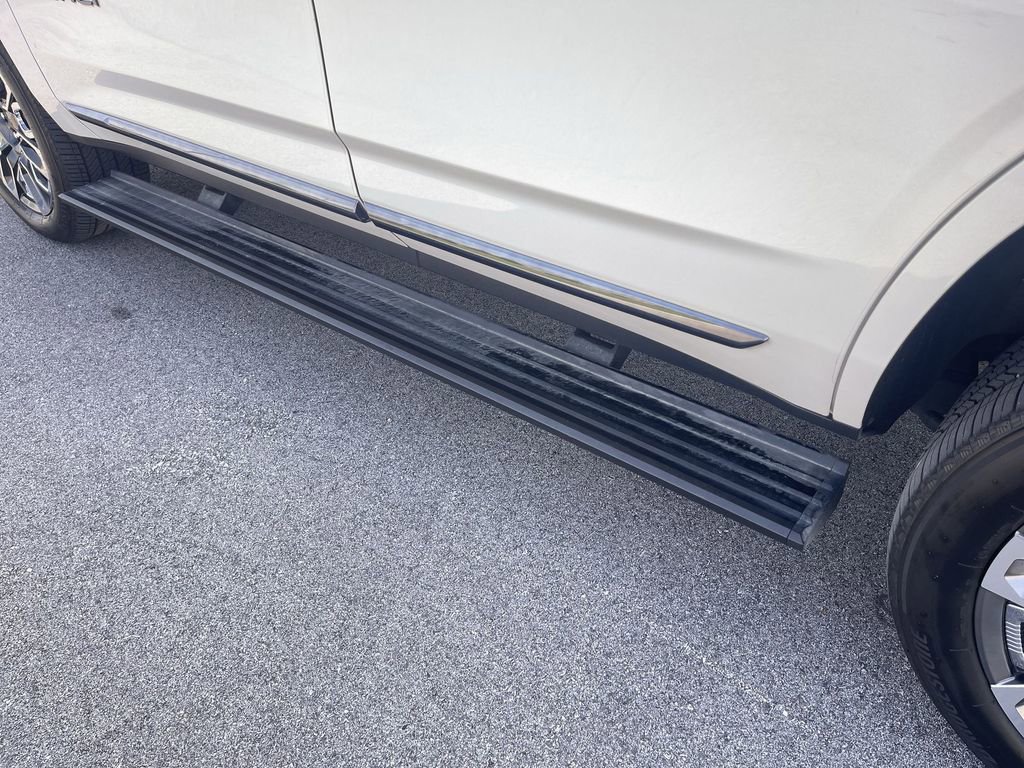 Used 2023 GMC Yukon Denali Ultimate image 38